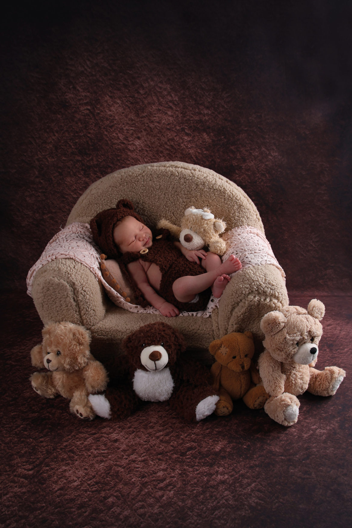 fotostudio shootz lelystad baby in stoel met knuffels